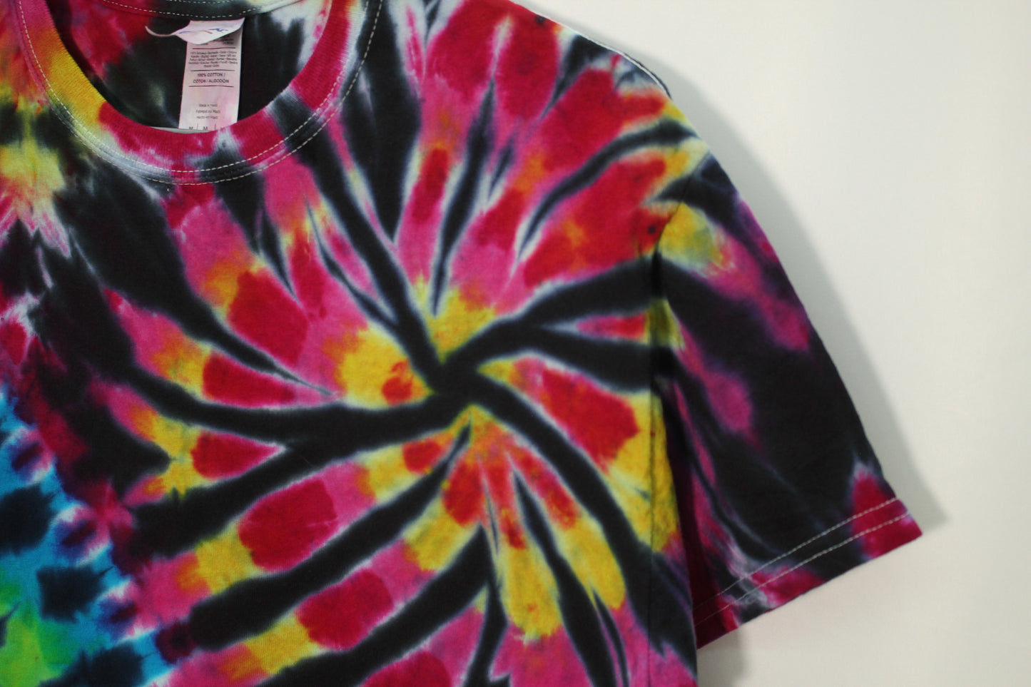 Camiseta tie-dye